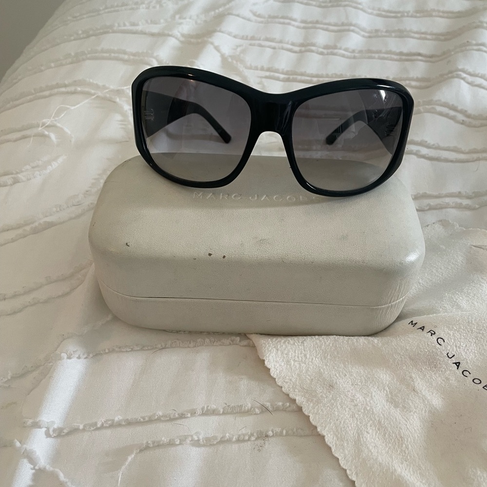 Marc Jacobs sun glasses great condition